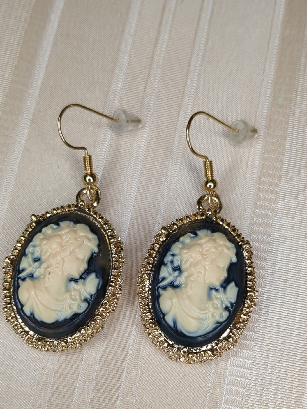 Cameo Earring Black And Cream Gold Tone Chunky Pierced Old Fashion